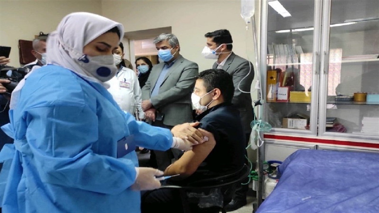 تزریق واکسن به ۲۴۰۰ نفر از فرهنگیان قم در ۲ روز گذشته
