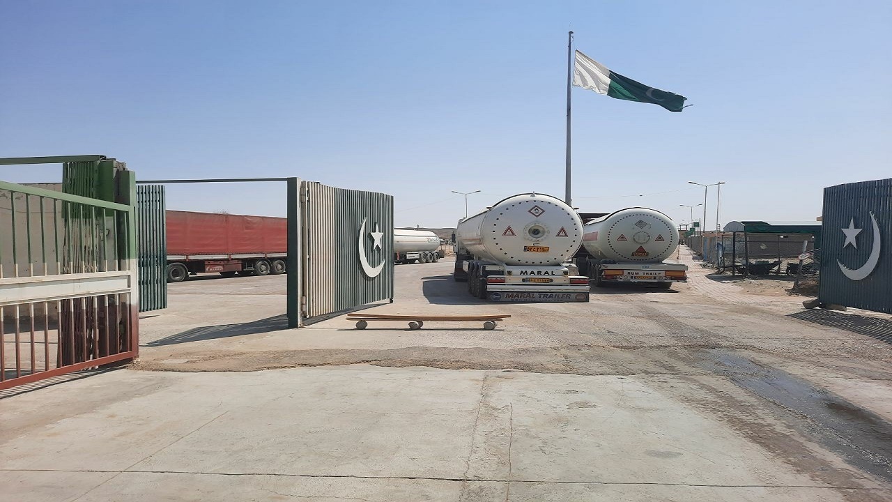 اعتصاب رانندگان ترانزیت در پایانه مرزی میرجاوه
