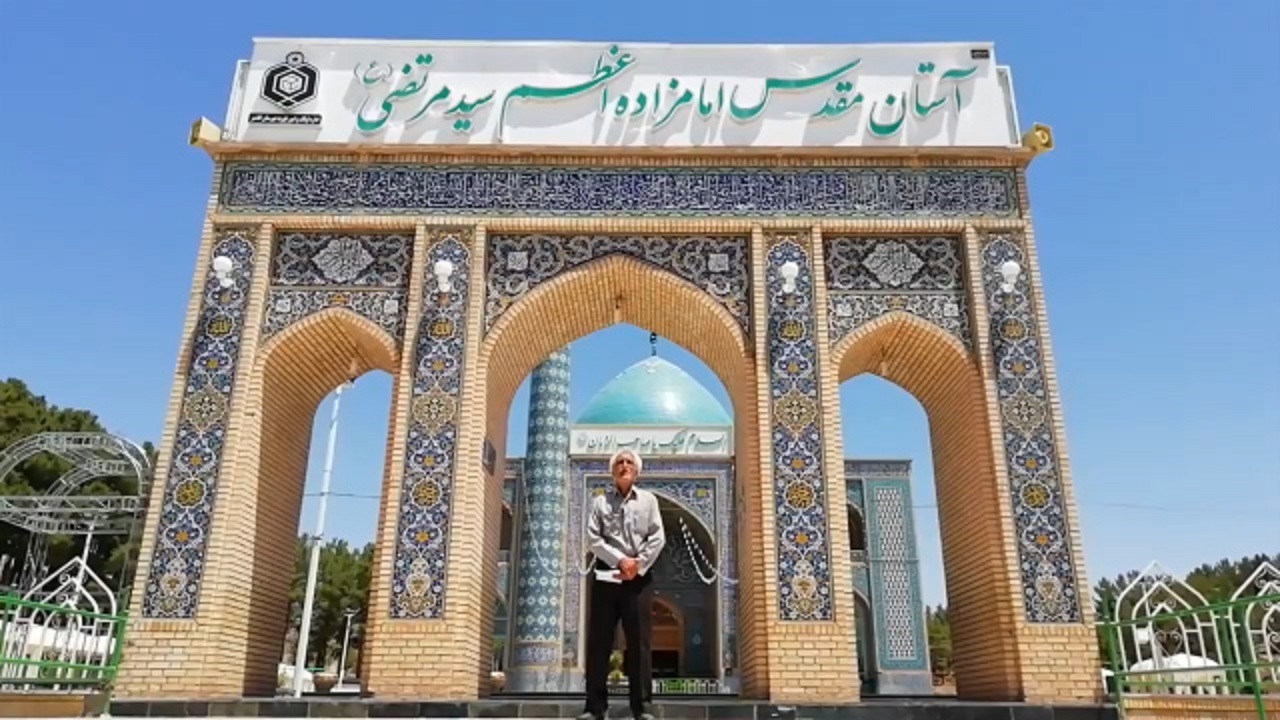 فیلمی از سرودن شعر زیبا در وصف کاشمر