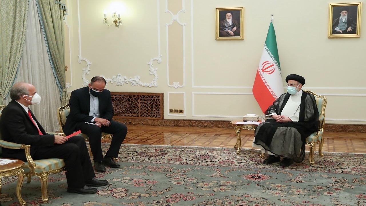 کشور‌های مستقل می‌توانند بر تحریم و فشار‌های ظالمانه آمریکا غلبه کنند