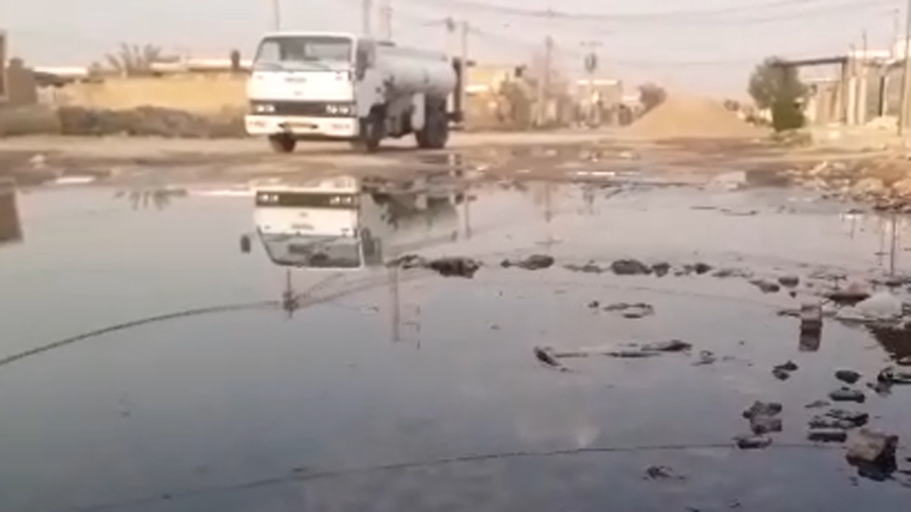 نشت فاضلاب در معابر کوی گلدشت + فیلم