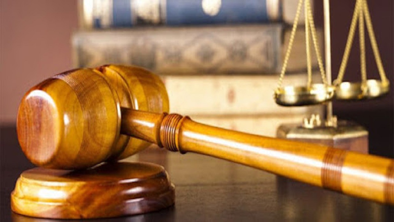 تکذیب خبر عدم اعطاء مرخصی به یک محکوم امنیتی/هومن جوکار با پدر مرحوم خود ملاقات داشته است