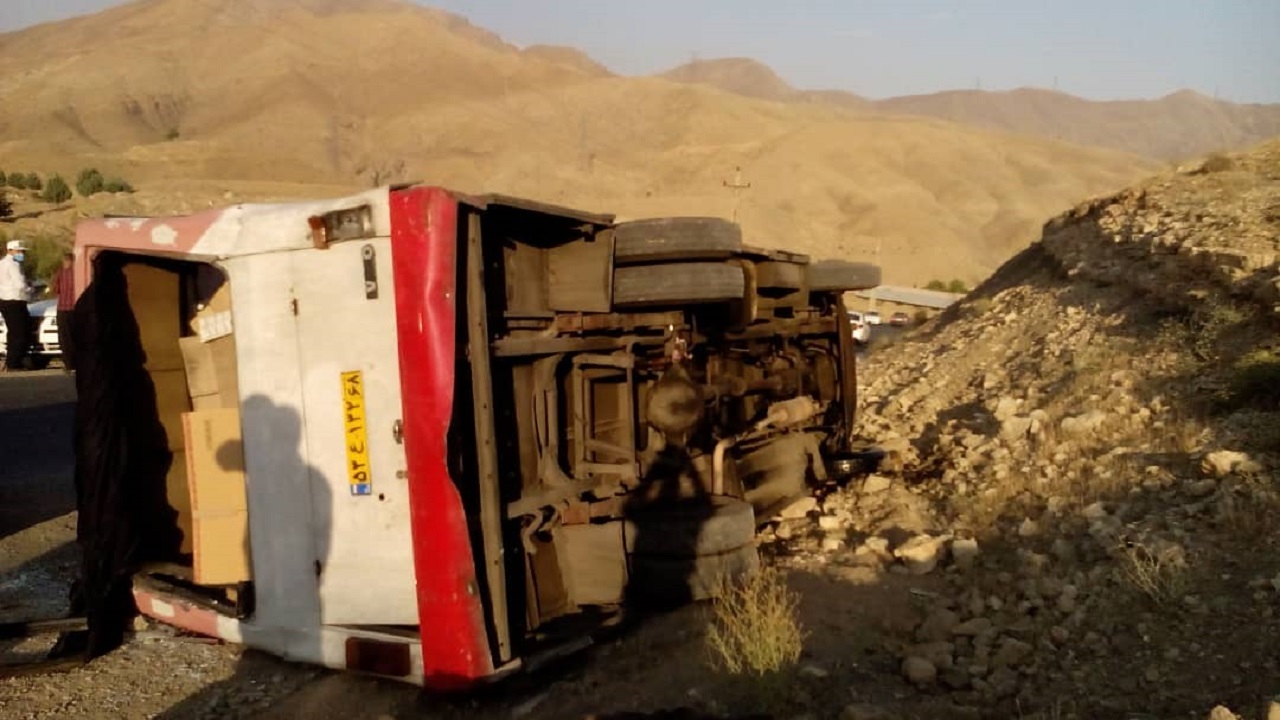 واژگونی مینی بوس در برغان