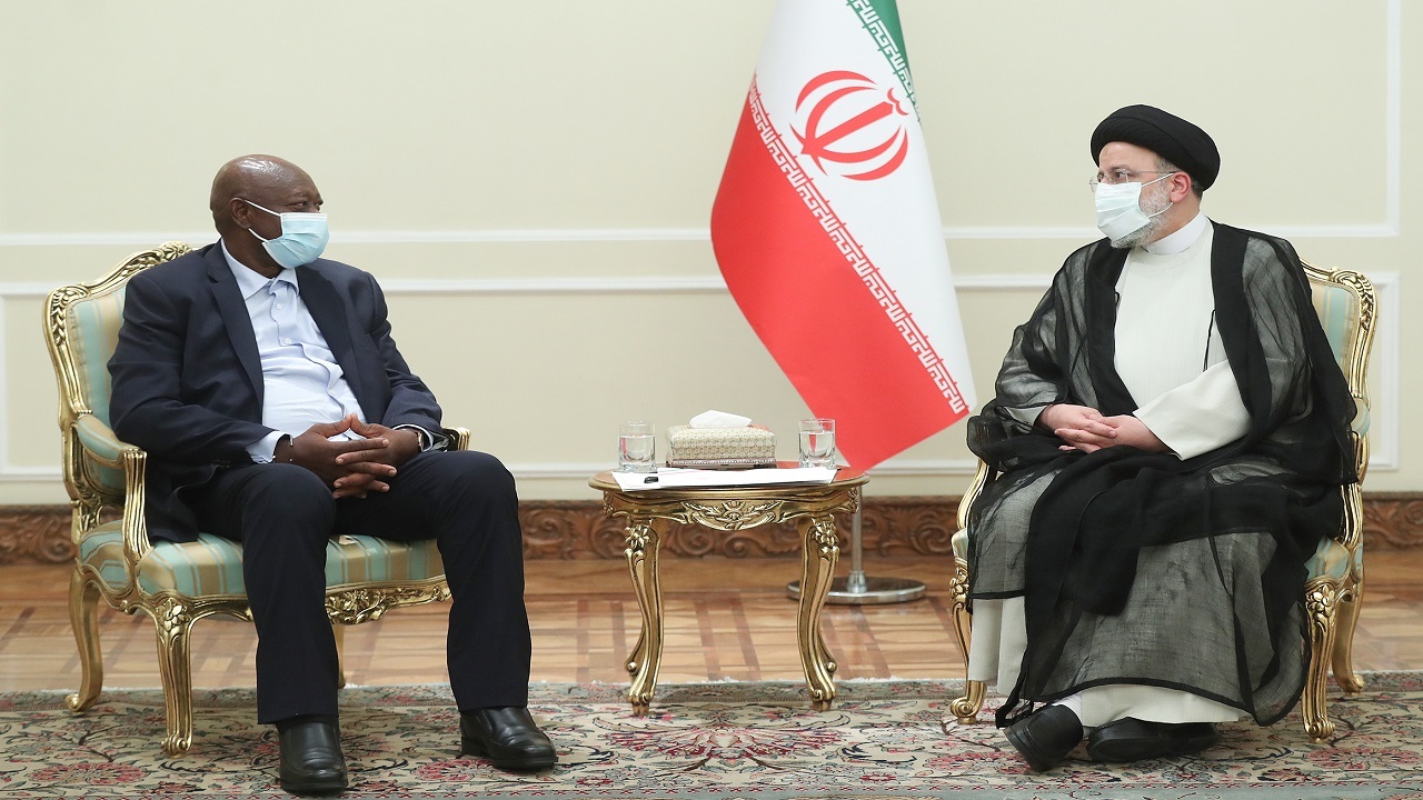 غربی‌ها، سیاست عقب ماندگی کشور‌های آفریقایی را با شدت پیگیری می‌کنند