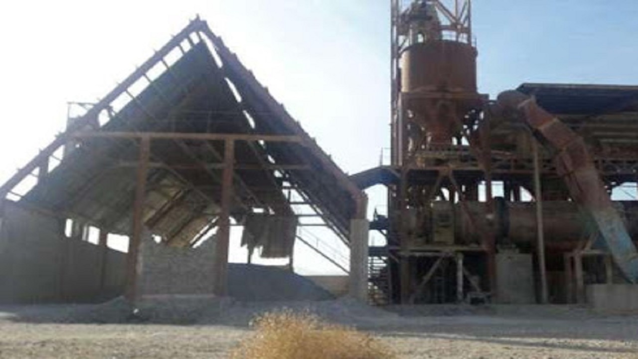 قفل بی مهری بر بزرگترین کارخانه گچ نهبندان/ تجهیزاتی که ۱۸ سال است خاک می‌خورند!