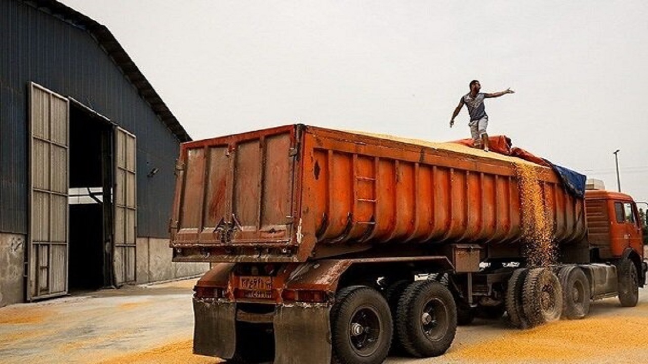 ممنوعیت خروج کالاهای اساسی از استان اصفهان