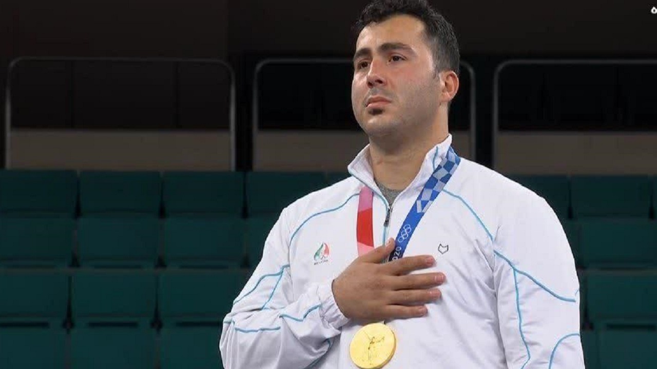 با دست شکسته مدال طلا گرفتن فقط از یه ایرانی باغیرت برمیاد