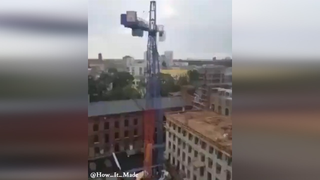 سقوط وحشتناک یک جرثقیل برجی + فیلم