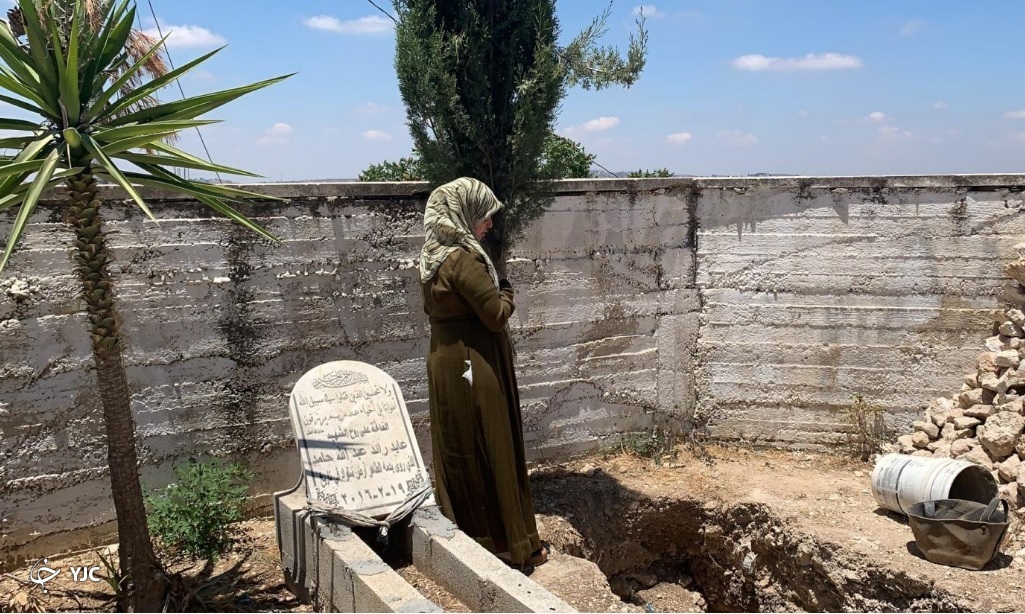 قبر خالی و مادر منتظر