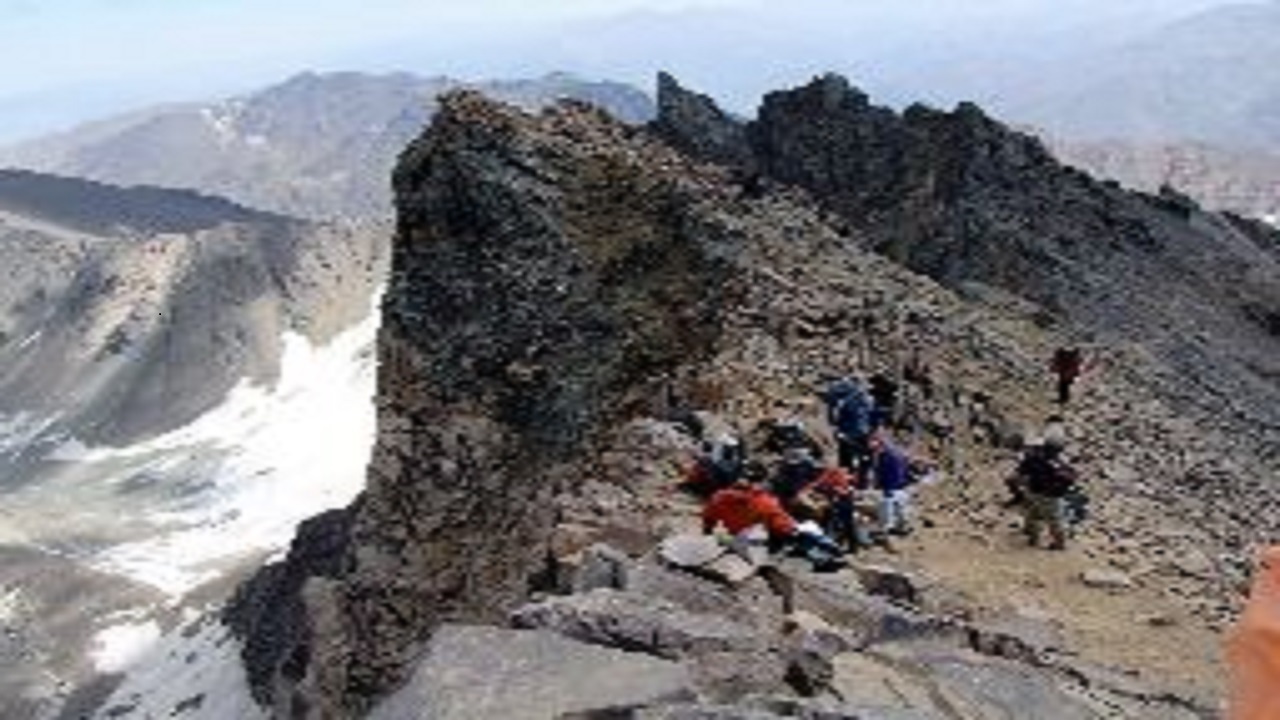 صعود به علم کوه بدون مجوز ممنوع