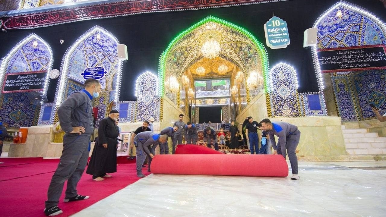 حرم امام حسین (ع) به مناسبت محرم مفروش شد