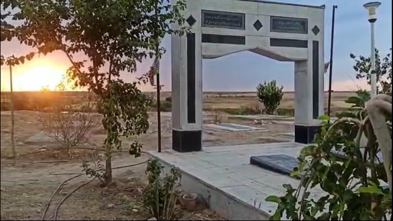 انس جوانان روستای زین آبادکبودرآهنگ با گلزار شهدای این روستا
