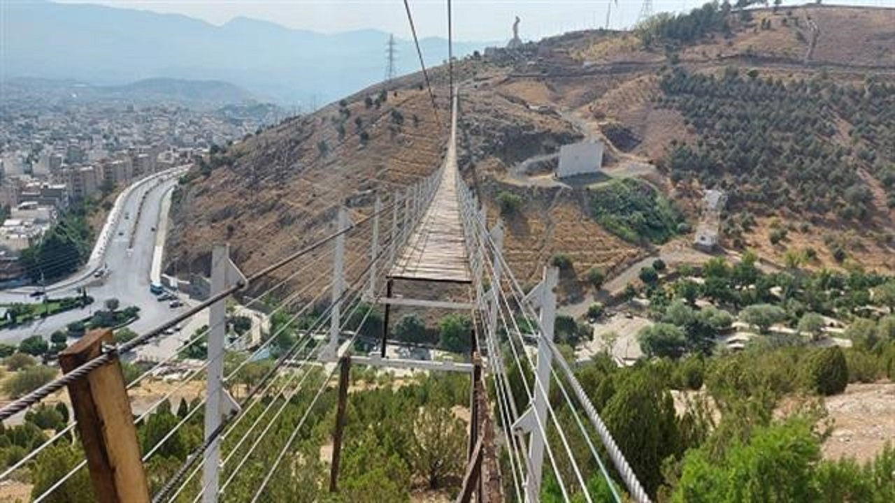 پل معلق و زیپ لاین سنندج مشکلی ندارد