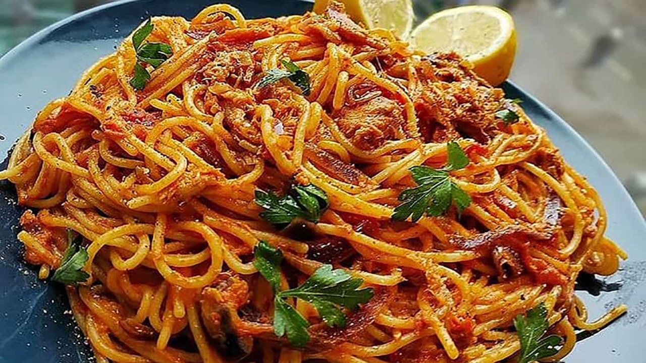 اسپاگتی خوری معصومی‌نژاد به سبک ایتالیایی + فیلم