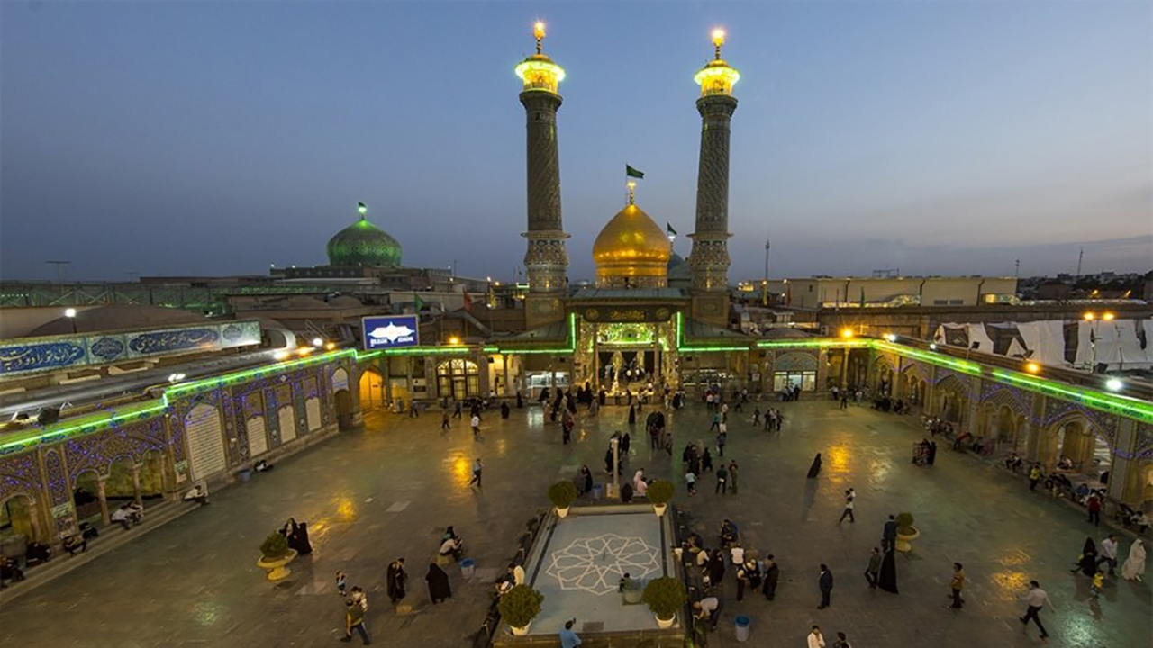 مزین شدن گنبد حرم حضرت عبدالعظیم الحسنی به پرچم بارگاه امام حسین (ع)