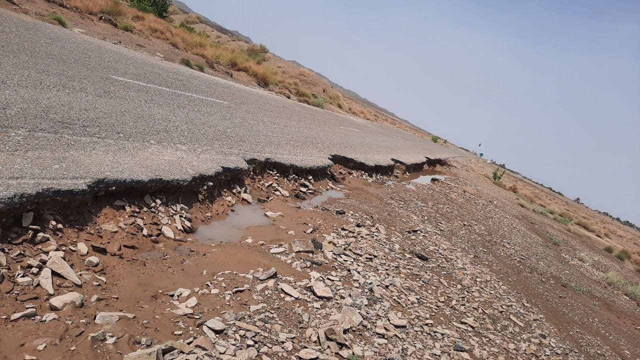 چشم انتظاری شهروندان مهرستان برای آسفالت معابر + فیلم