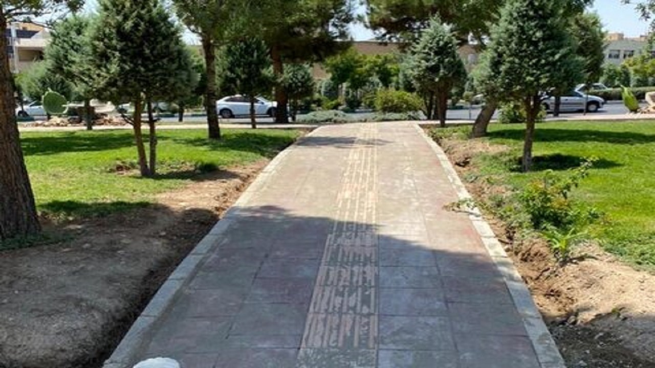 بهسازی سنگ‌فرش بوستان طبیعت در کرج
