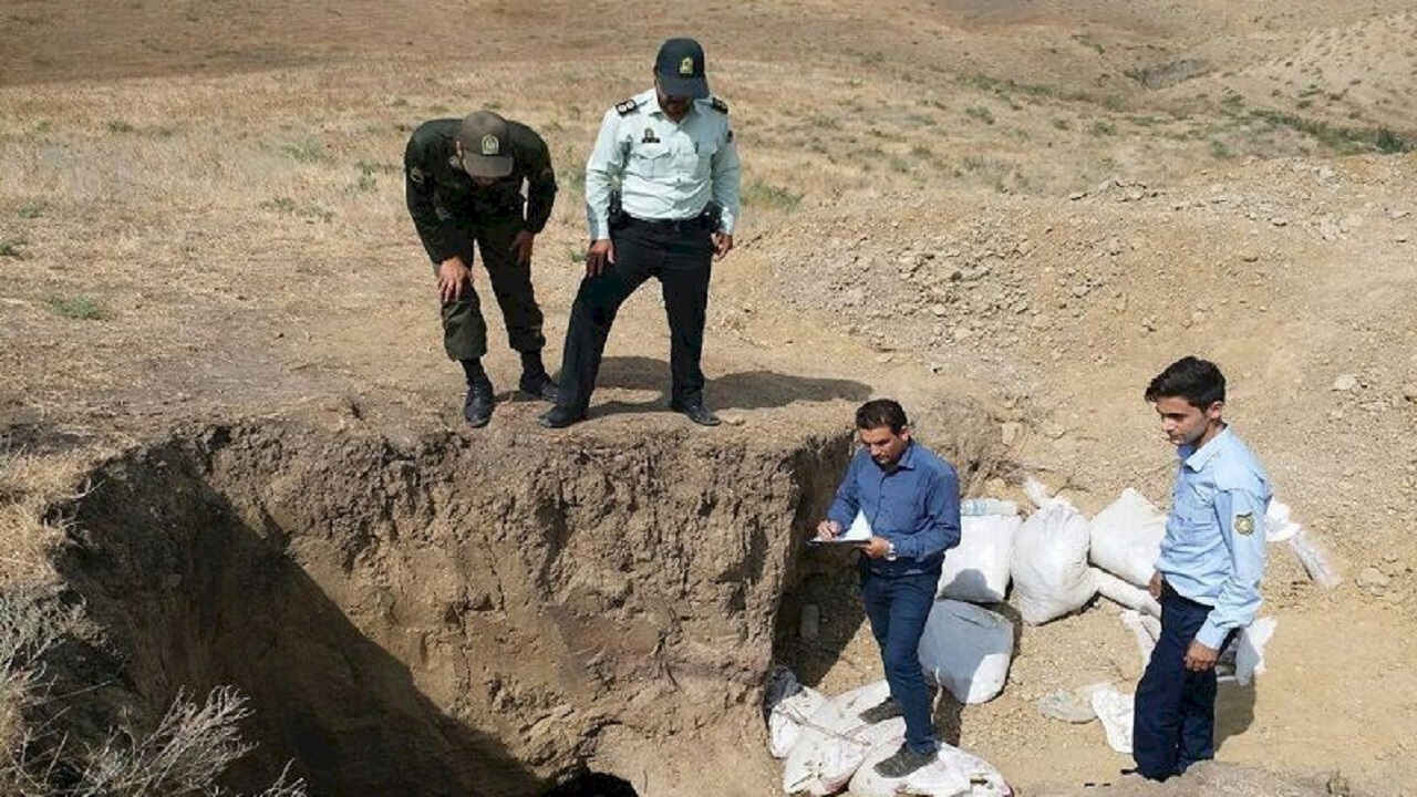 حفار غیر مجاز در حریم سازه‌های آبی شوشتر دستگیر شد