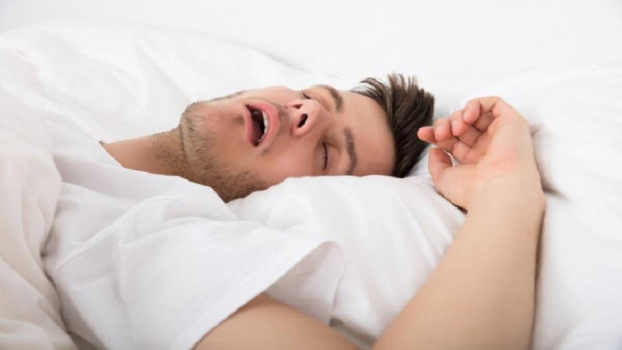چگونه خود را از معضل خروپف نجات دهیم؟