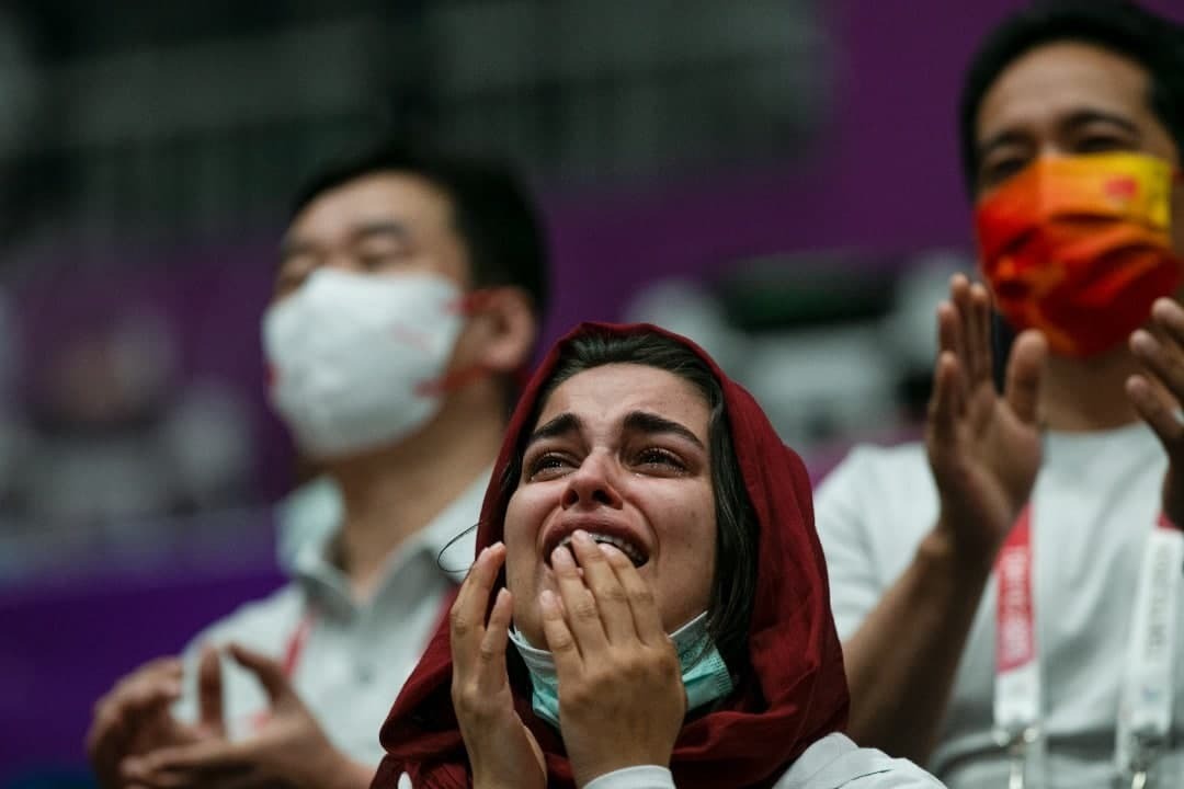 اشک شوق نجمه خدمتی از طلای جواد فروغی فروغی اولین مدال کاروان ایران را کسب کرد / تاریخ سازی تپانچه ایران در المپیک توکیو با رنگ طلایی + فیلم