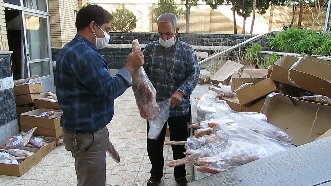 توزیع ۶ تن گوشت بین نیازمندان نایینی