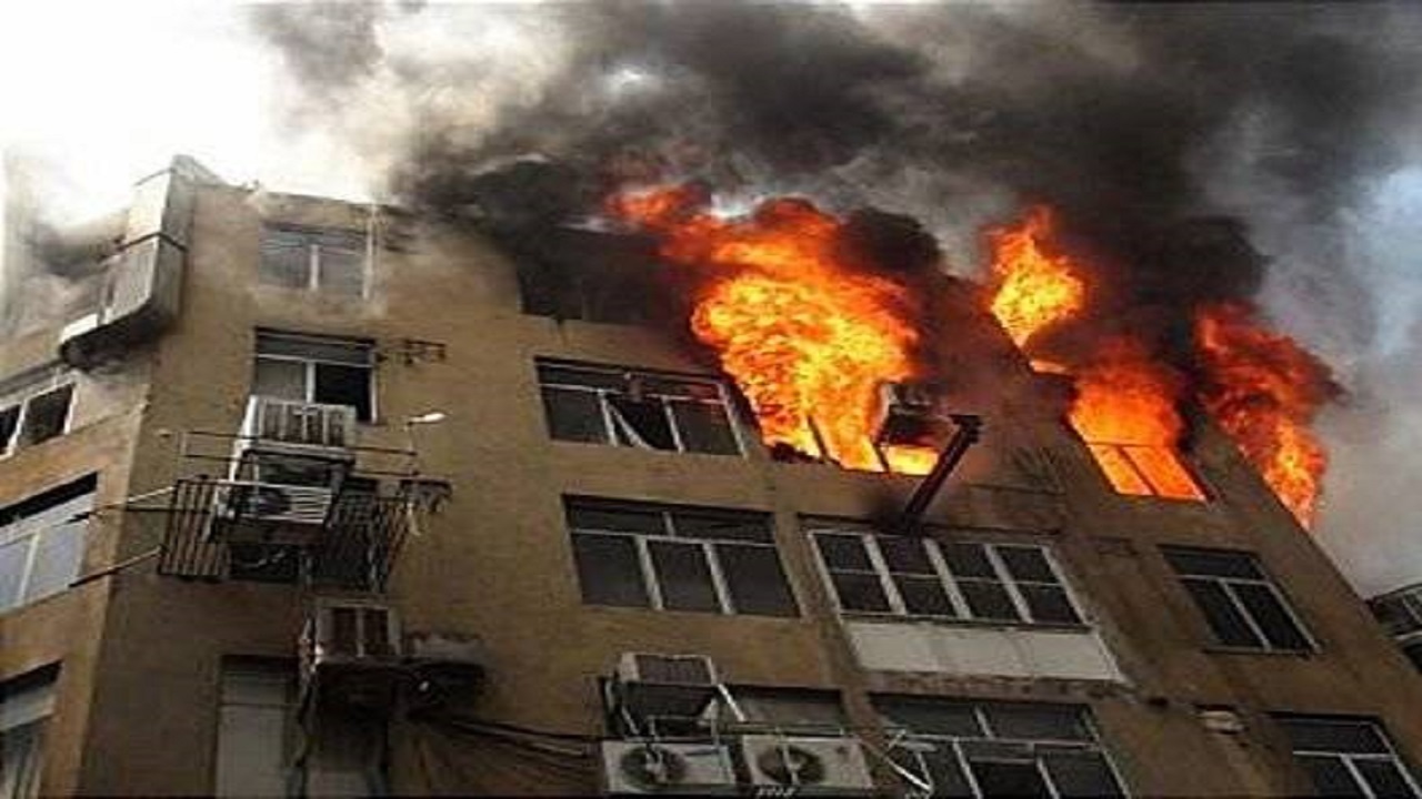 نجات ده نفر از آتش سوزی در یک ساختمان ۴ طبقه