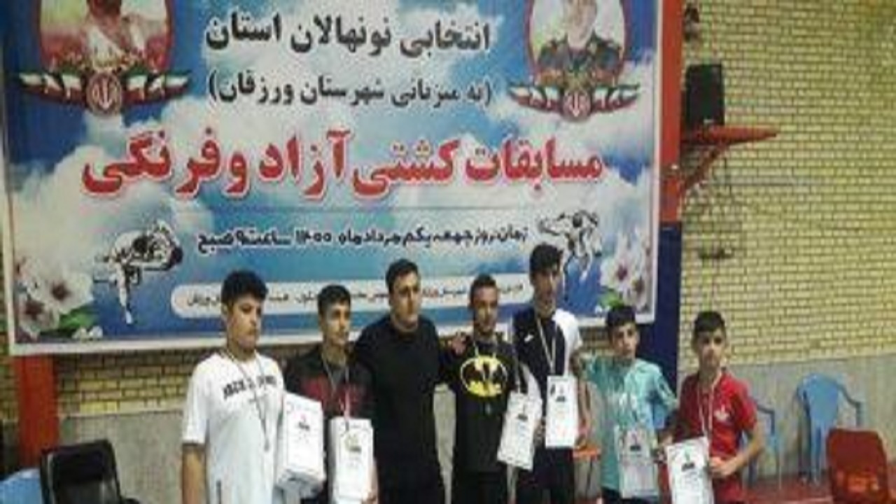 برگزاری مسابقات کشتی آزاد و فرنگی در ورزقان/ کشتی‌گیر مرندی مدال طلا را درو کرد