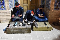 «کوچه به کوچه عشق تو را جار می‌زنیم»