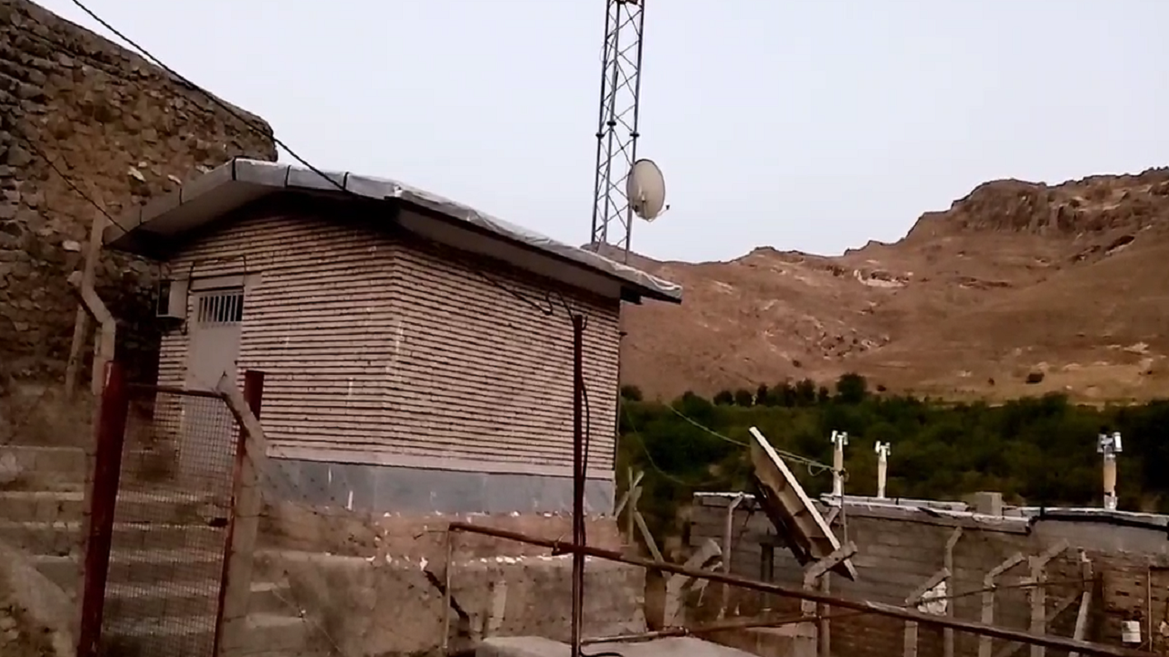 گلایه روستائیان ازقطع برنامه های زنده  ورزشی درروستای اینجارشهرستان هوراند+فیلم