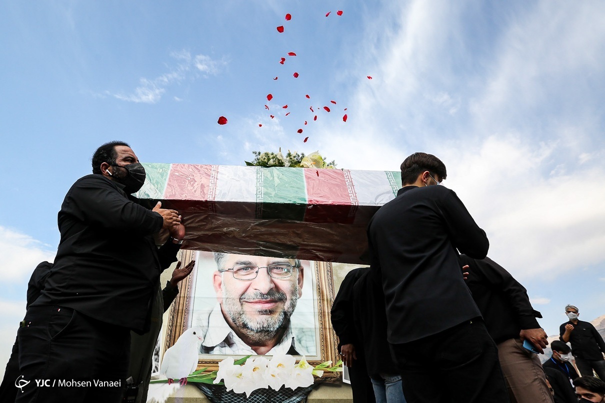 پیکر سردار شهید رضا فرزانه تشییع شد