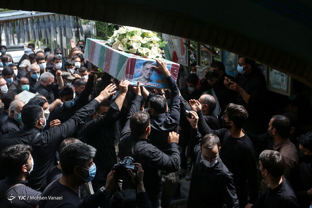 پیکر سردار شهید رضا فرزانه تشییع شد
