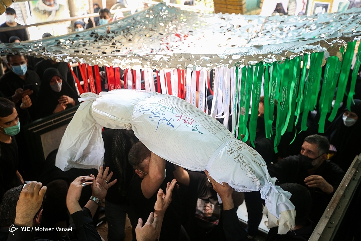پیکر سردار شهید رضا فرزانه تشییع شد