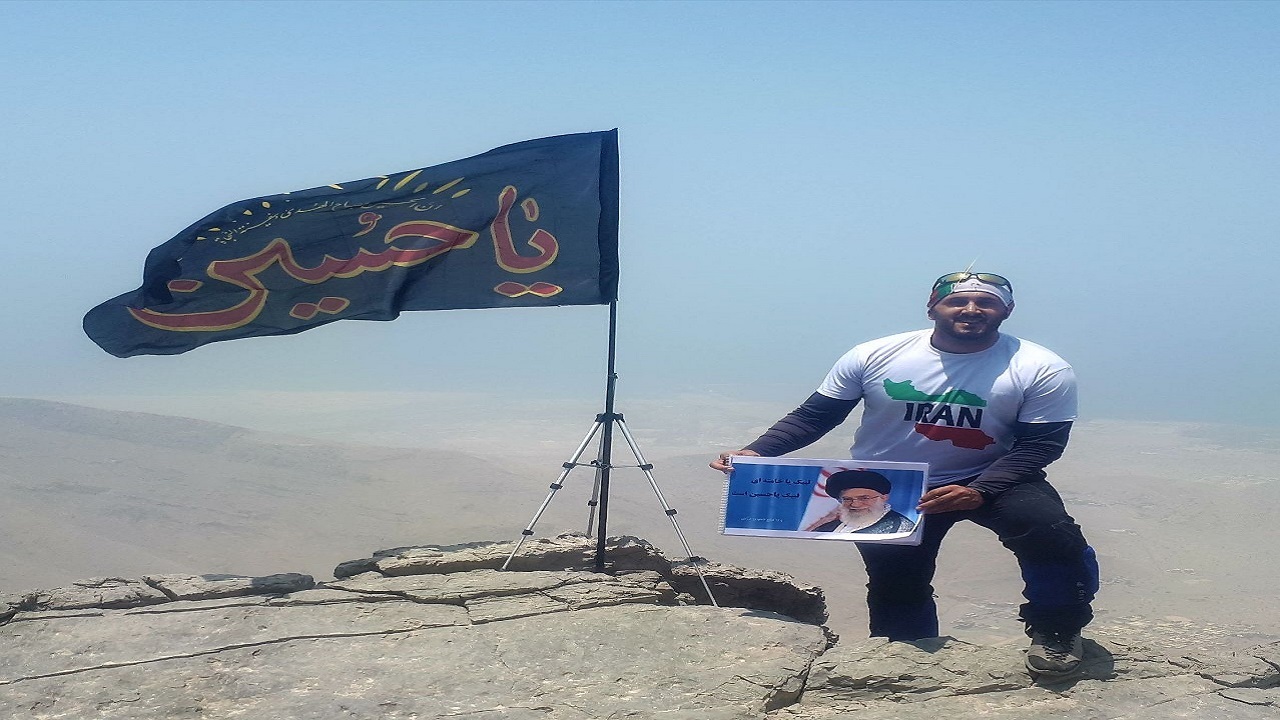 صعود جوان گیلانی با پرچم یا حسین (ع) به بلندترین قله امارات + تصاویر