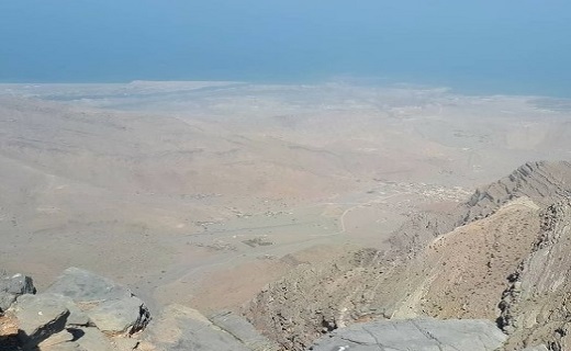 صعود جوان گیلانی با پرچم یا حسین (ع) به بلندترین قله امارات + تصاویر