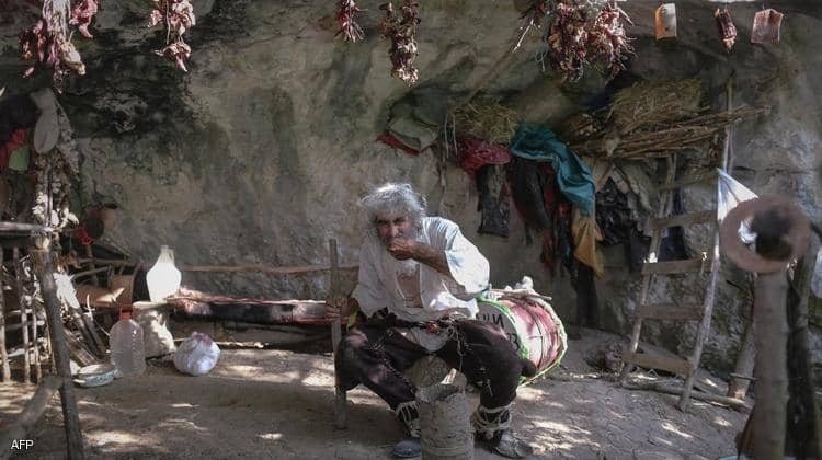 واکسن کرونا، مرد غارنشین را از تنهایی بیرون کشید