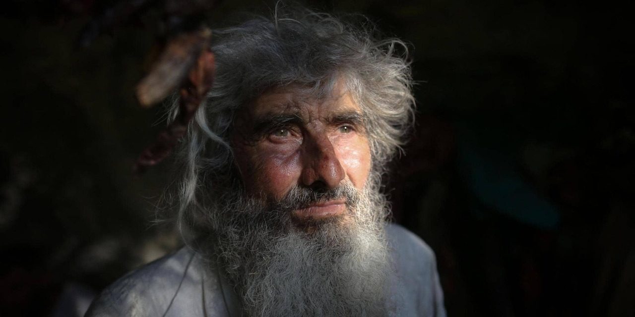 واکسن کرونا، مرد غارنشین را از تنهایی بیرون کشید