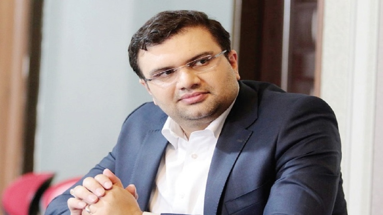 اصولی صفار: عزیزی خادم قرارداد داوران را لطمه به منافع فوتبال می‌داند