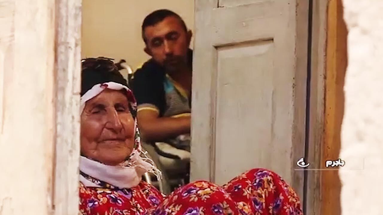 پرستاری عاشقانه مادر نابینا از فرزند معلولش + فیلم