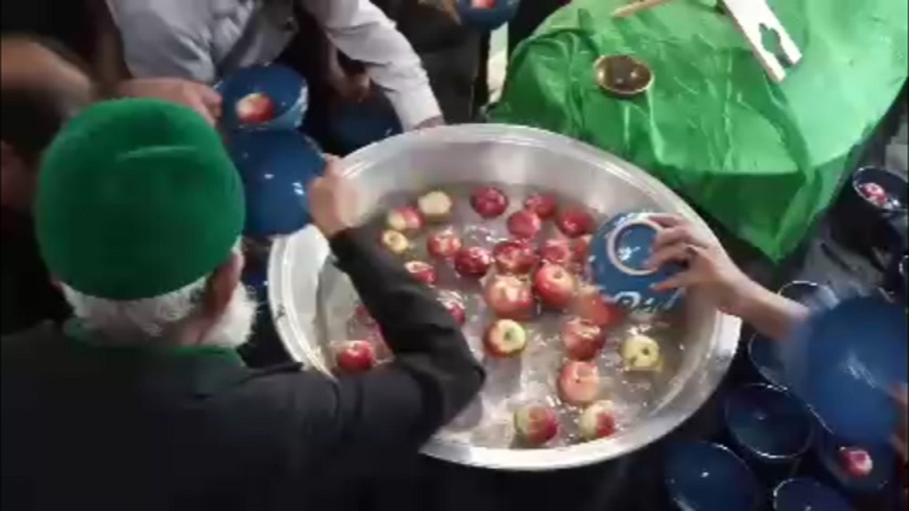 آیین طشت گذاری همراه با مدیحه سرایی ویژه دهه اول محرم + فیلم