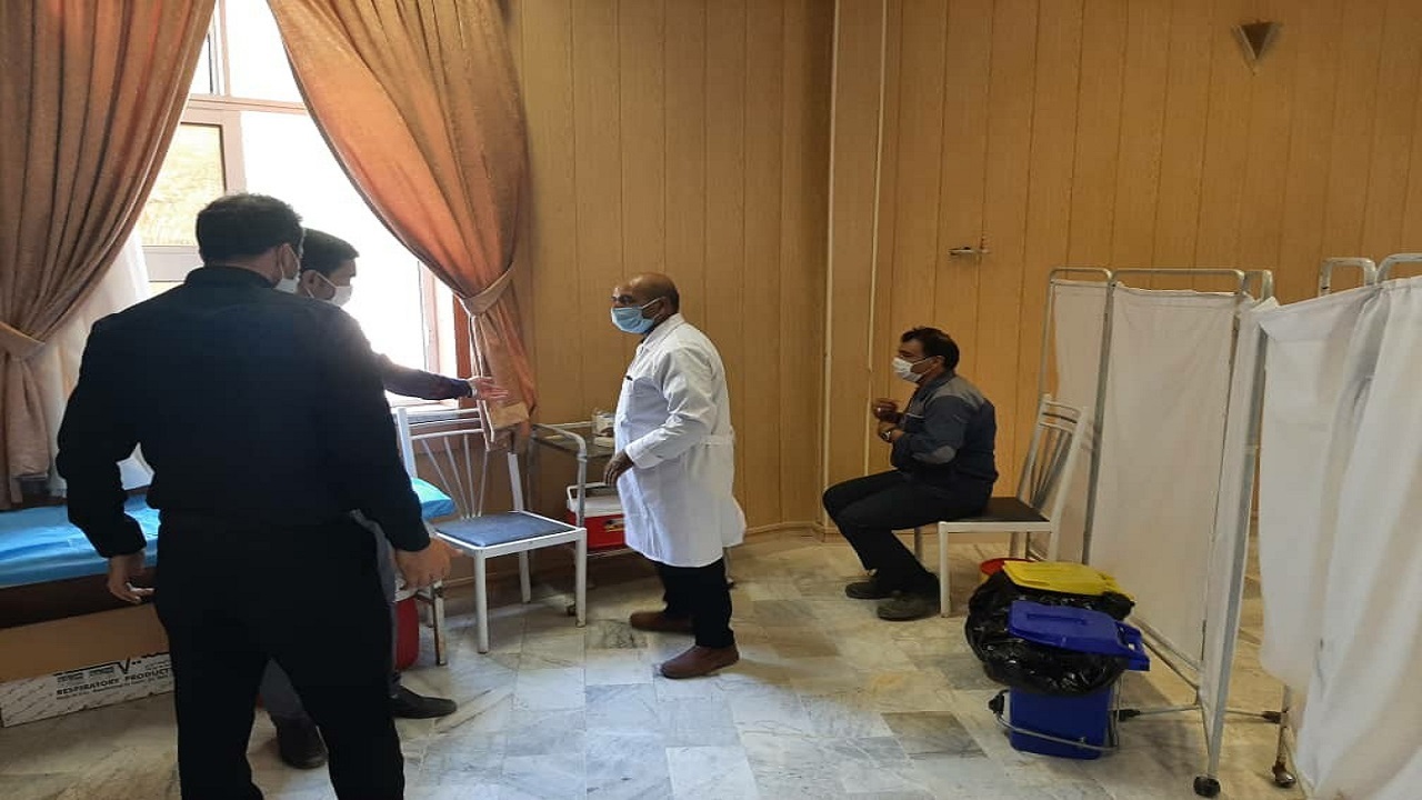 کارکنان شهرک صنعتی کاویان واکسینه می&zwnj;شوند