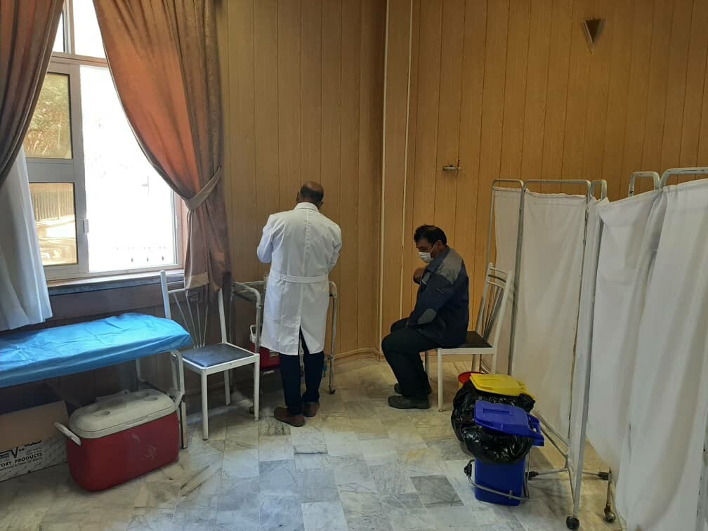 کارکنان شهرک صنعتی کاویان واکسینه می&zwnj;شوند