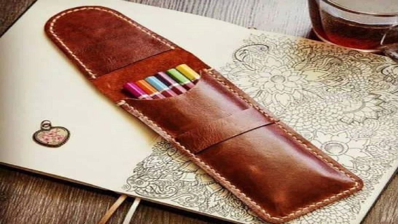 مهارت آموزی برای فرار از بیکاری/دوخت کیف چرم آغازی برای کسب و کاری کم هزینه