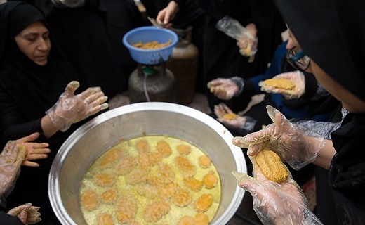 نگاهی به آیین های سوگواری ماه محرم در قم / از چاووشی&zwnj;&zwnj;خوانی تا مشق شمشیر