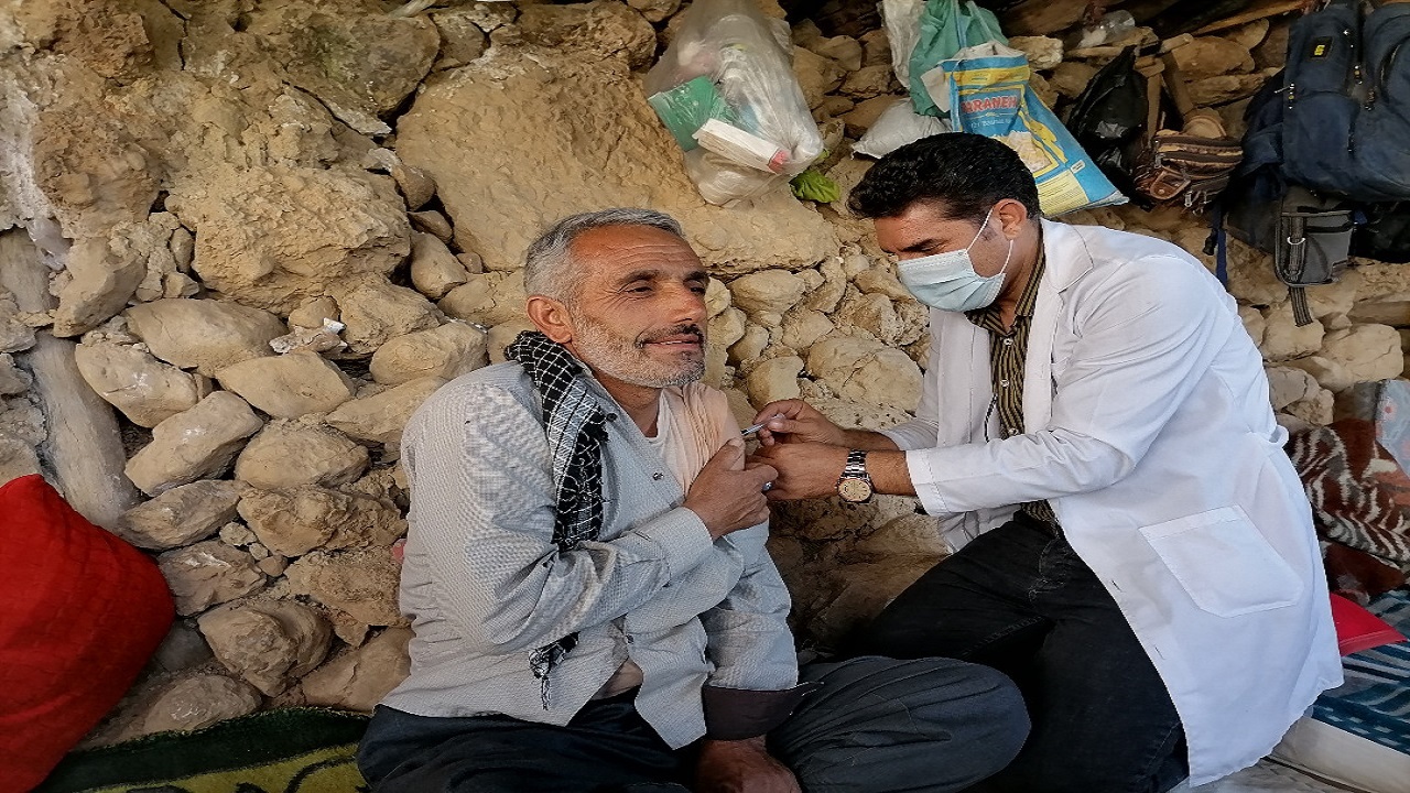 واکسن کرونا به عشایر بالای ۱۸ سال در باغملک رسید