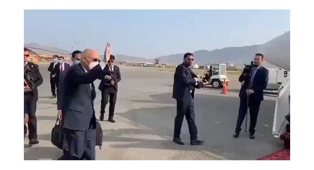 روسیه: غنی با ۴ موتر پر از پول گریخت