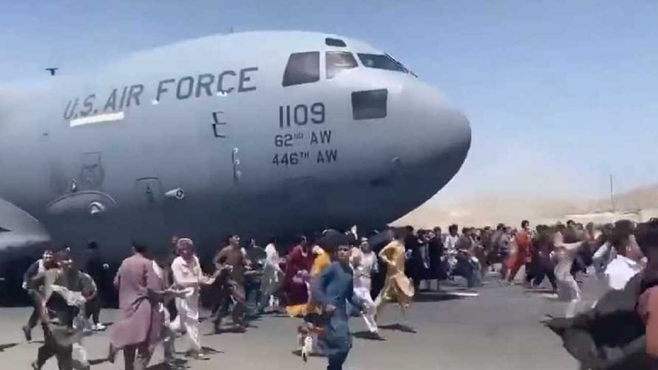 کشته شدن ۷ افغانستانی در جریان حادثه فرودگاه کابل/ ۲ نفر به ضرب گلوله نظامیان آمریکایی به قتل رسیدند
