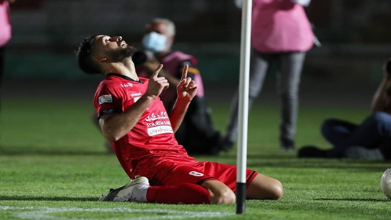سکوت عجیب ستاره سرخپوشان/ نوراللهی با شباب الاهلی امارات قرارداد بسته است؟