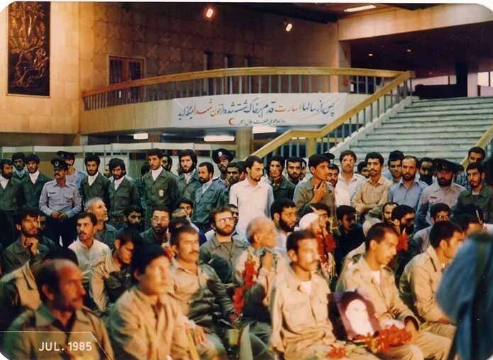 تصاویری کمتر دیده شده از لحظه ورود آزادگان دفاع مقدس به کشور/ ۲۶مردادماه؛ سالروز &laquo;صابران امت&raquo;