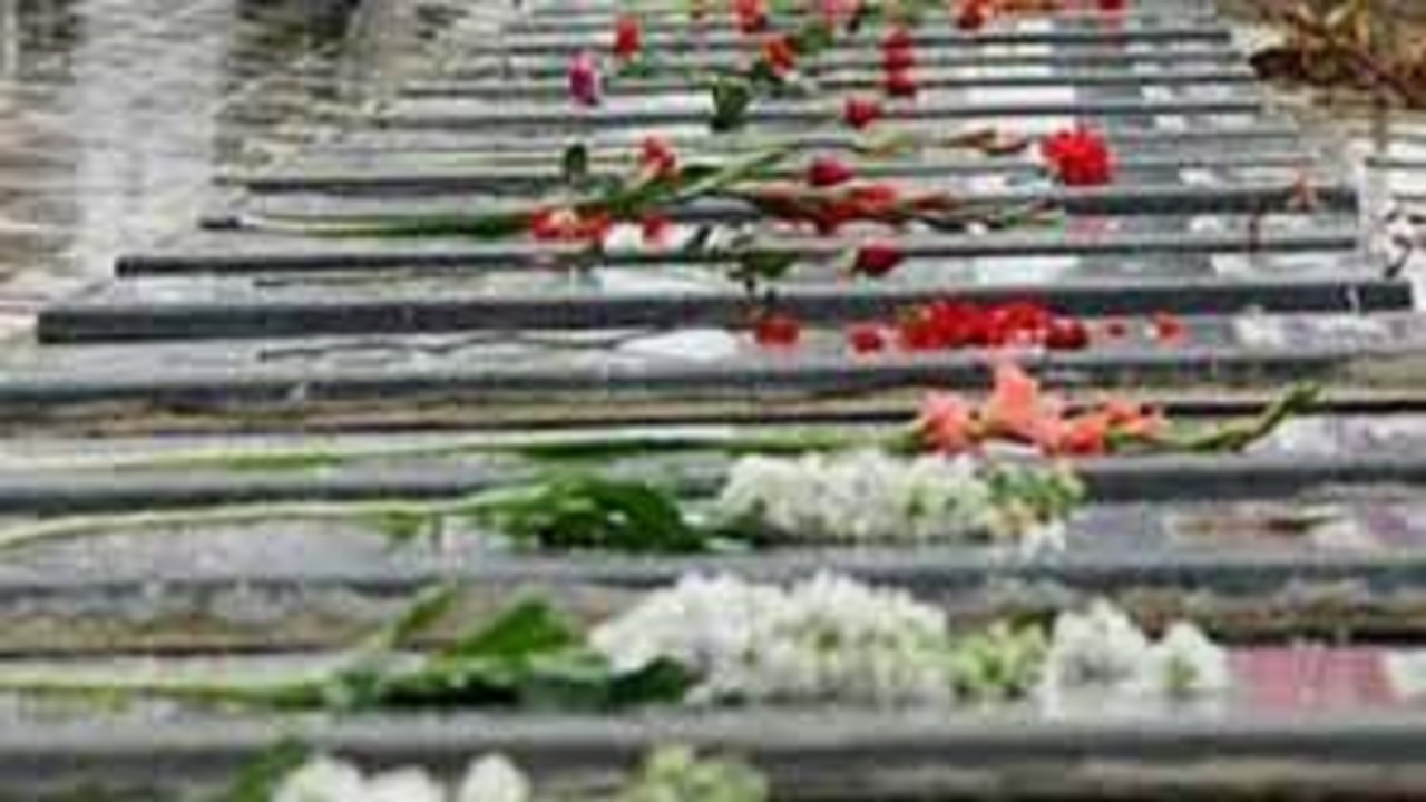 یادمان شهدای پاوه گلباران و عطرافشانی شد