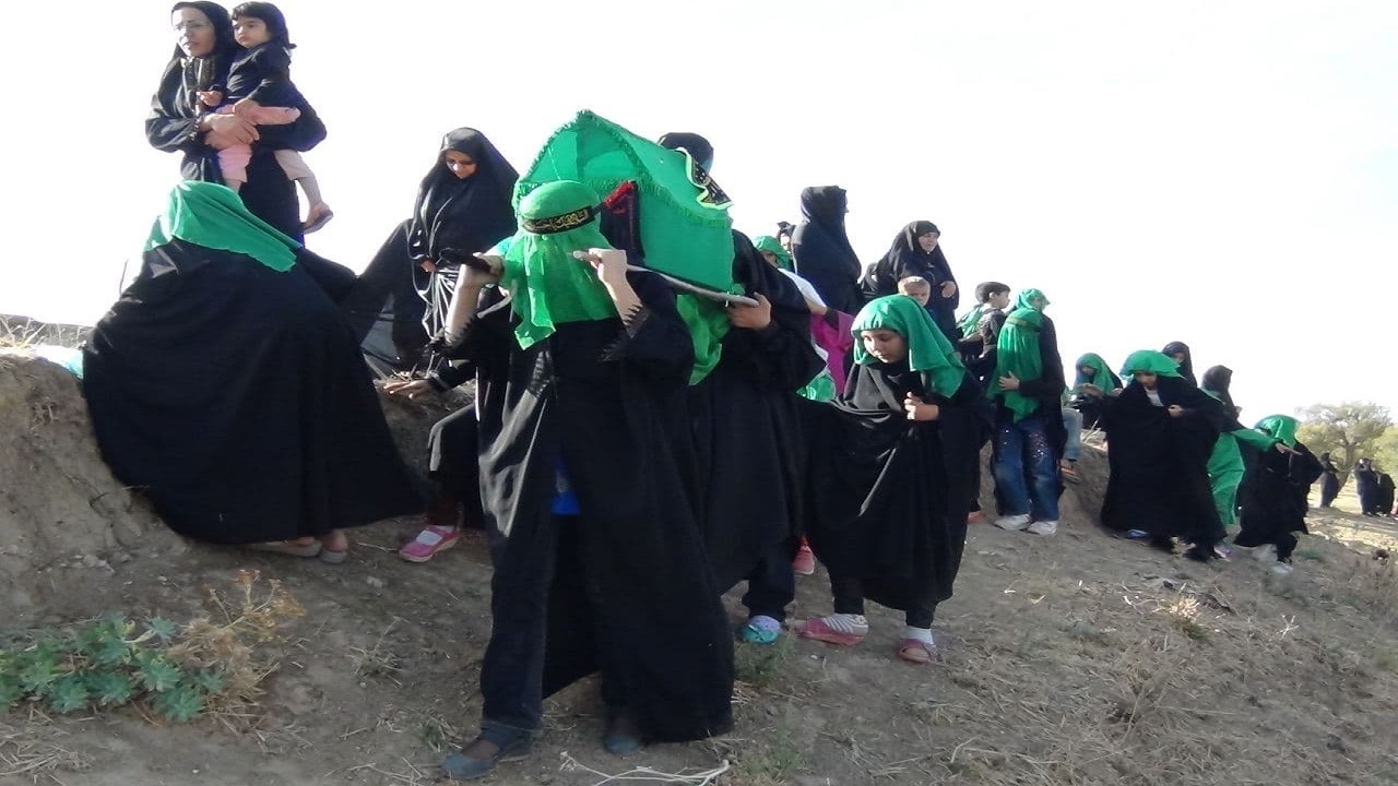 تصاویری از عشق و ارادت مردم روستای تکه نهاوند به امام حسین (ع)